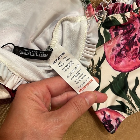 Pretty Little Thing pomegranate bandeau puff sleeve bikini top - Picture 4 of 4